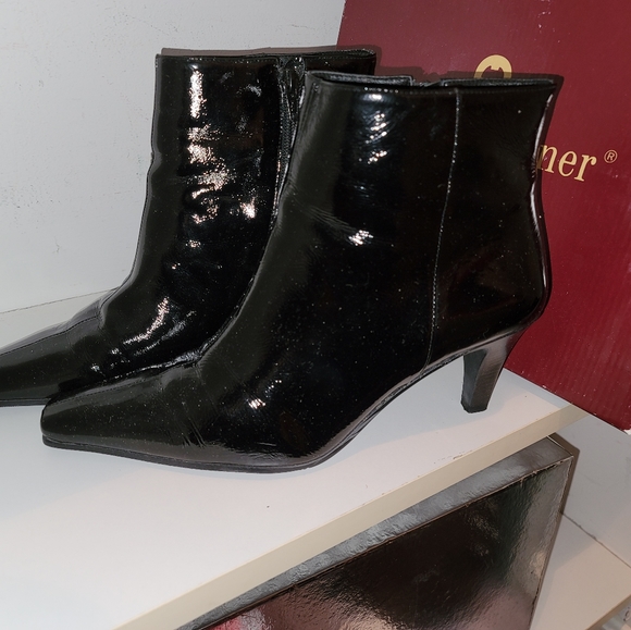 Etienne Aigner Booties - Picture 5 of 8